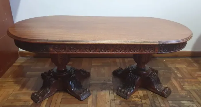 Mesa de centro antiga de madeira
