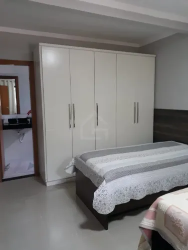 Guarda-Roupa Grande 6 Portas de Abrir Branco com Puxadores Cromados - Ótimo Estado!