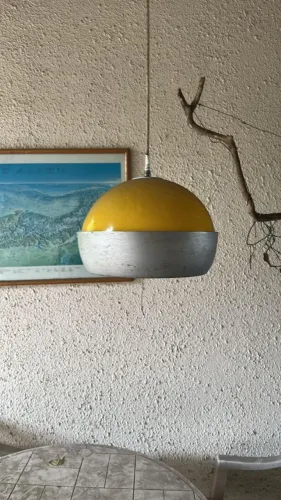 Lustre amarelo