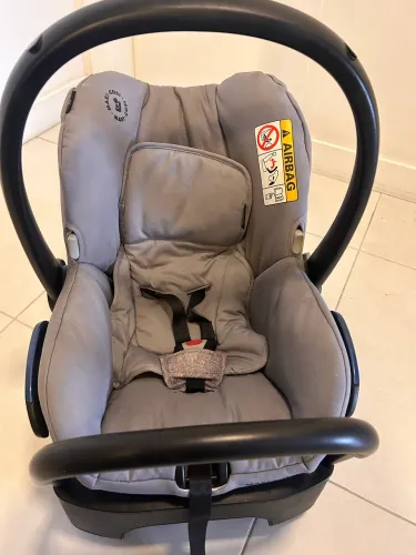 Bebe conforto Maxi Cosi com suporte 