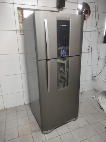 Geladeira Electrolux frost free gelando perfeitamente bem conservada faço entrega 