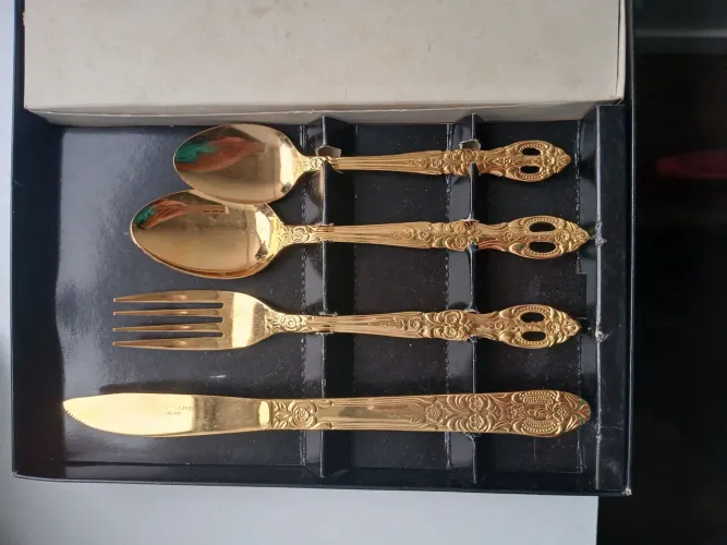 Vendo Faqueiro Banhado a Ouro com 24 Peças - Novíssimo!!!