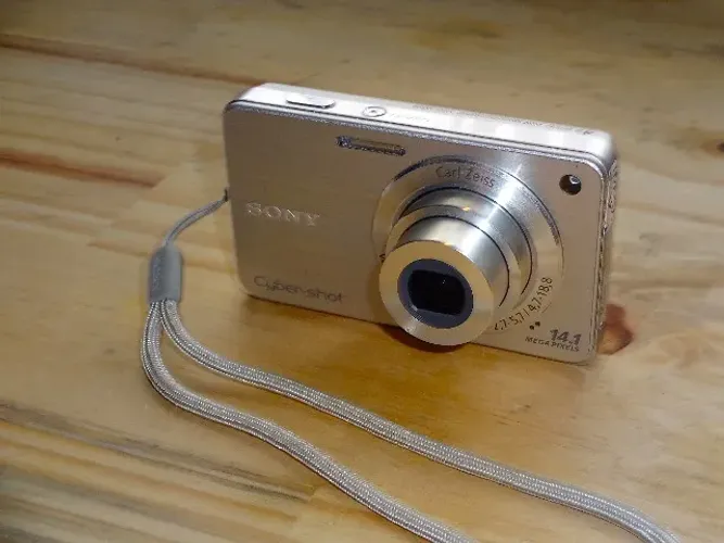 Cybershot Sony DSC-W560 14.1MP Prata