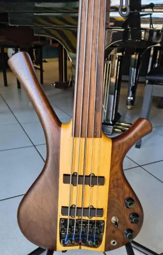Contra Baixo Artwood 5 cordas Fretless semi-novo Mixer Instrumentos Musicais