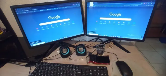 Vendo PC com 2 monitores 19" +plc mãe nova + proc. i5 ,10gb Ram, + mesinha inclusa