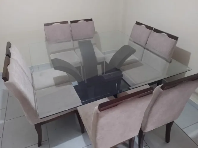 Mesa de Jantar 8 Cadeiras Estofadas - Tampo de Vidro e Base Moderna