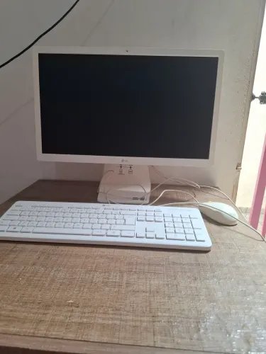 Vendo Computador LG All-in-One 22V280