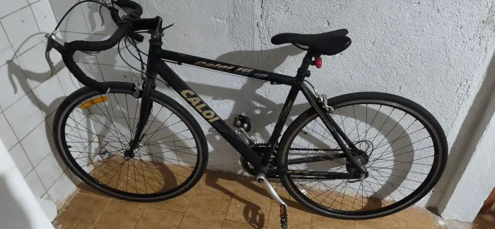 Vendo uma Caloi speed valor 2000 pra sair rápido.