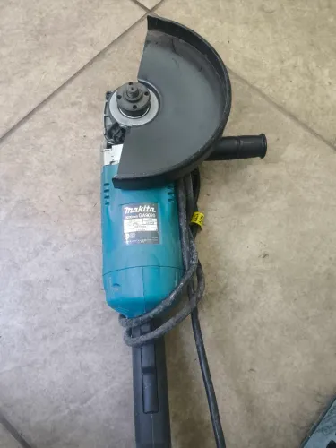 Lixadeira MAKITA GA9020 127V
