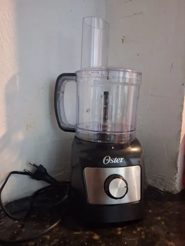 Vendo processador de alimento, faz suco e etc.. Ele está com defeito. Olhe a descrição 