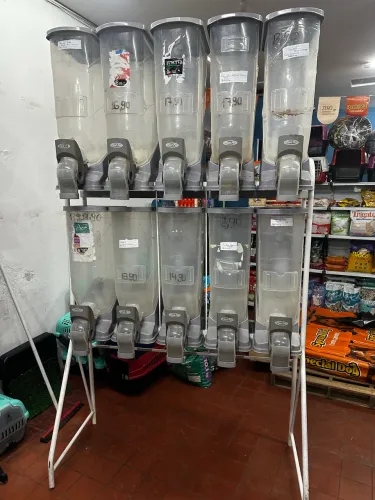 Graneleiro de ração com 10 módulos 