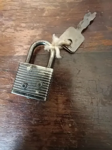 Cadeado antigo . Mini