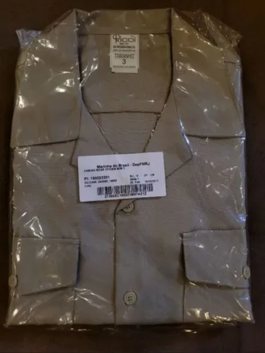 Uniforme militar bege