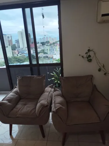 Par de Poltronas Estofadas Bege