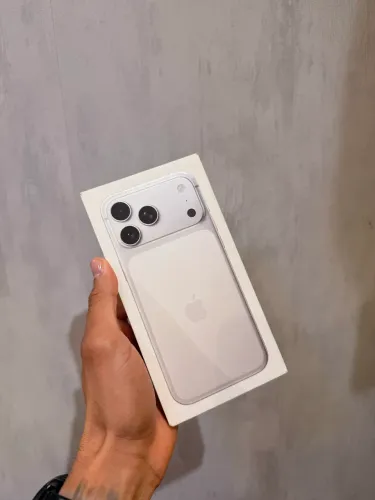 iPhone 17 pro Max lacrado