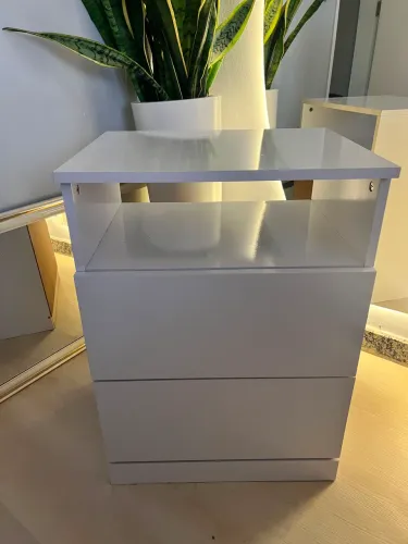 Mesa de cabeceira (Tenho duas)