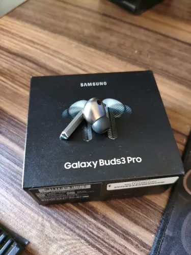 Um fone Samsung Galaxy buds 3 pro