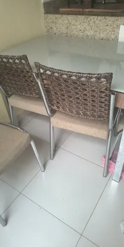 Mesa com 04 cadeiras