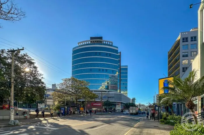 Sala comercial ampla para aluguel no bairro Trindade