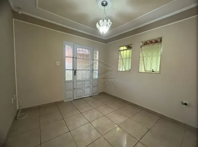 AMPLA CASA COM 3 DORMITÓRIOS EM EXCELENTE LOCALIZAÇÃO - AGUDOS/SP