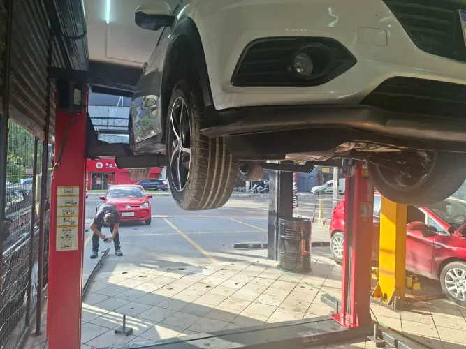 Vendo elevacar seme novo 4 mil toneladas