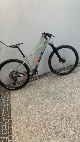 GT Avalanche Comp Aro 29 - Shimano - Freio Hidráulico - Suspensão