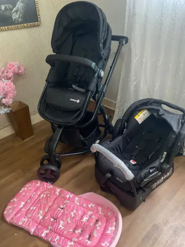 Carrinho Safety Semi-novo com bebe conforto e base