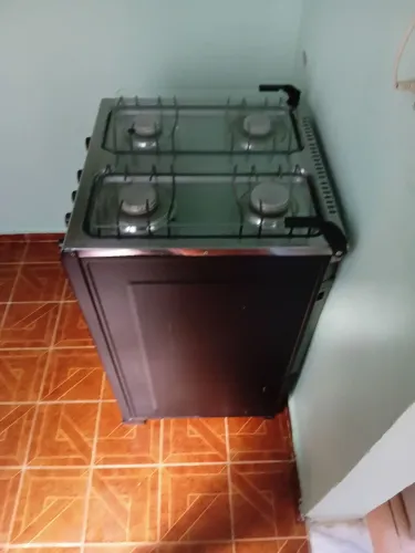 Fogão a gás, quatro bocas 
