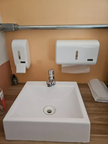 Cuba pia de apoio sobrepor quadrada 32x30 branca Lavabo Beltempo com torneiro automática