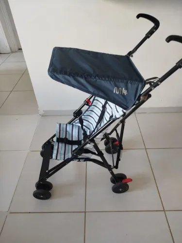 Vendo carrinho de passeio de bebê