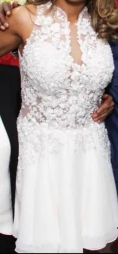 Belíssimo vestido de noiva curto