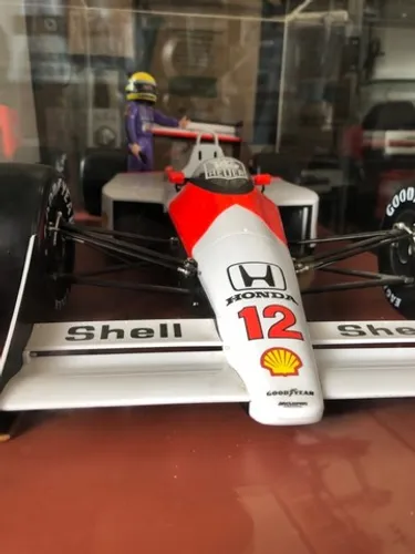 McLaren Honda MP4/4 1/8