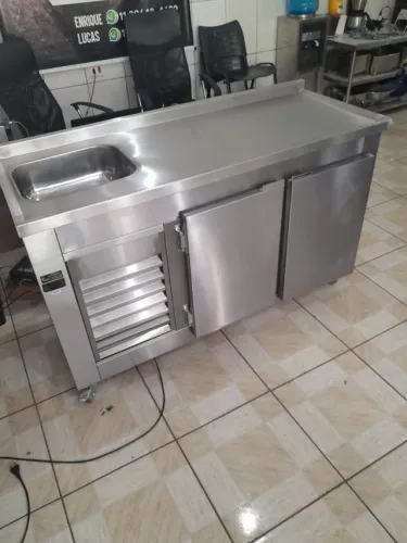 BALCAO REFRIGERADO C/ PIA! <br>TOTALMENTE <br>EM INOX AÇO 430 OU 304. Medida: 1.50x60x90 