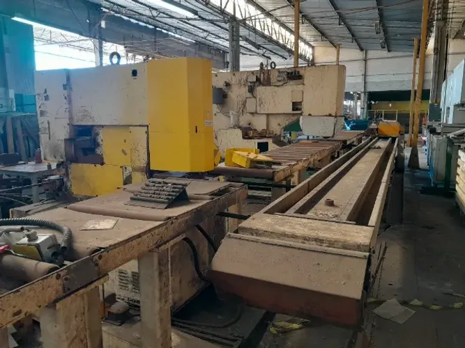 Centro de Furação e Gravação Geka Hydracrop 80S e Puma 165E-750 usado