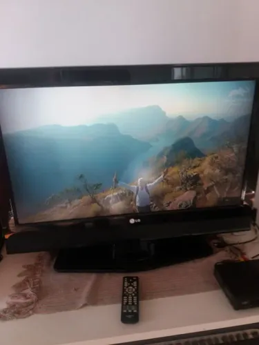 TV LG LCD 32 POLEGADAS MODELO LC4R BLACK PIANO. LINDA