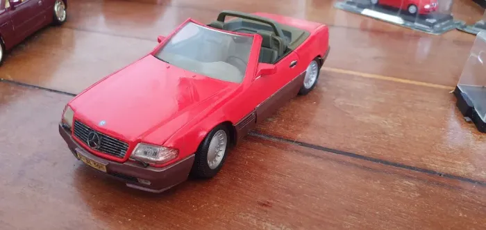 Mercedes Benz 500SL 1989 - Road Tough 1/18