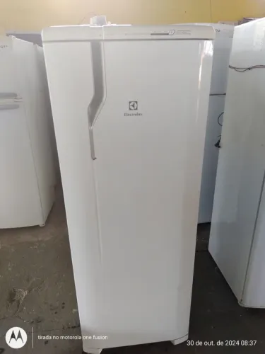 REFRIGERADOR ELECTROLUX RFE 360L