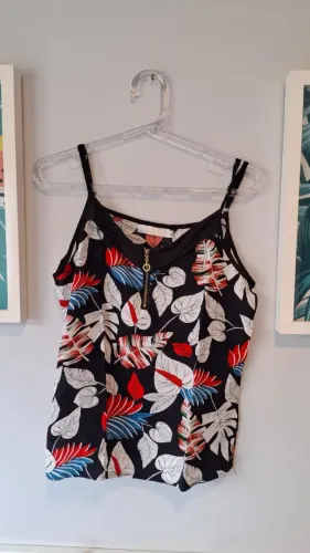 Regata preta floral tropical com ziper
