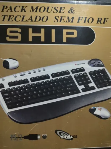 Kit Teclado e Mouse Sem Fio na caixa.