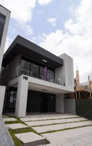 Excelente sobrado em condomínio no bairro Santa Candida