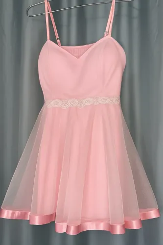 Vestido Festa Rosa com Detalhes em Renda