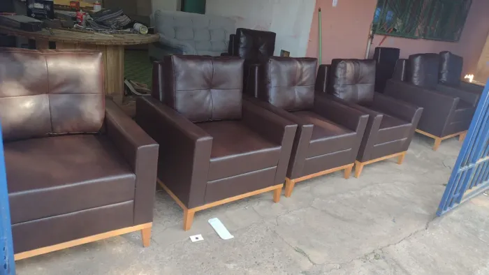 Poltronas de Couro Elegantes e Confortáveis