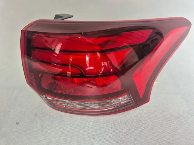 Lanterna Traseira Direita Mitsubishi Outlander 2016 2017 2018 2019 2020 led original 