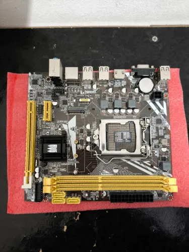 Placa-mãe Revenger H61/K LGA 1155 DDR3 Semi Nova Funcionando