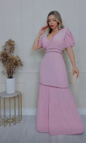 Vestido longo rosa com detalhes