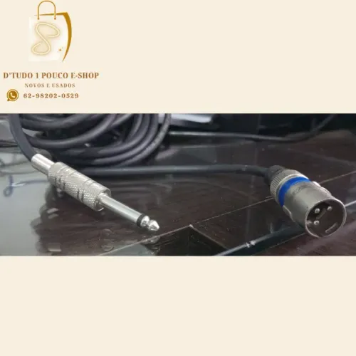 cabo de áudio,  Santo Ângelo de 2 x 0,20mm² / P10  e um conector XLR macho de 3 pinos. 7 m