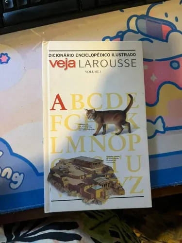 Livro Dicionário Enciclopédico Ilustrado Veja Larousse Volume 1 -[2006] (Usado)