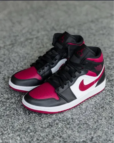 Air Jordan mid Bred toe 