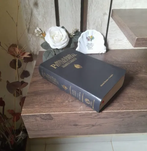 Bíblia de estudo pentecostal (média)como nova