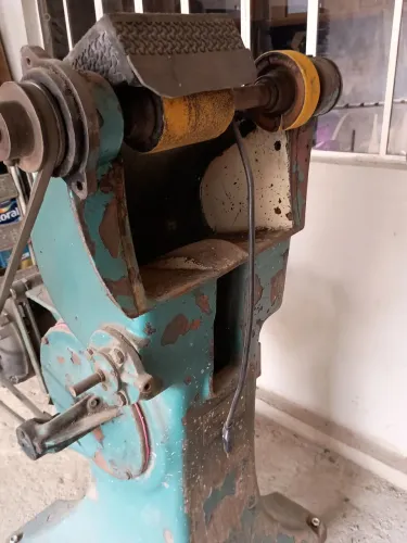 Máquina de lixar calçados